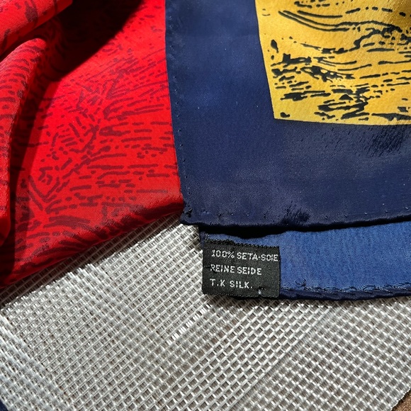 🟤REINE SEIDE PRE-LOVED AUTHENTIC ARTFUL 90’S PICASSO 100% SILK SQUARE SCARF - Picture 8 of 8